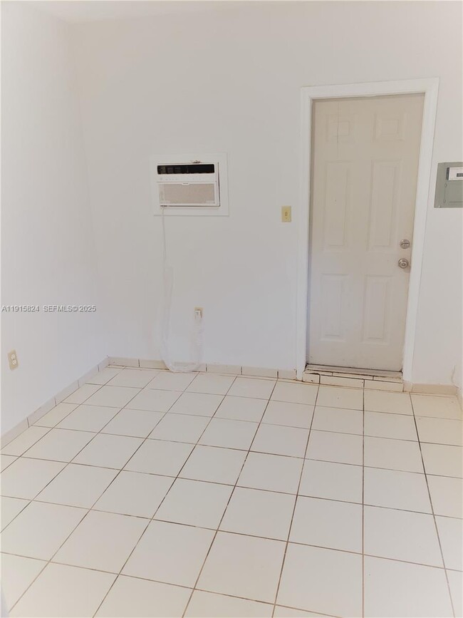 property at 2140 SW 25th St