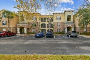 2405 Courtney Meadows Ct in Tampa, FL - Building Photo