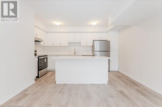 596 Benninger Dr in Kitchener, ON - Building Photo - Building Photo