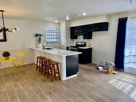 7907 Locksley Rd in Houston, TX - Building Photo