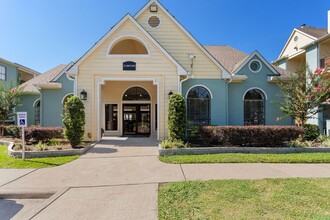 Pirates Landing in Seabrook, TX - Building Photo - Building Photo