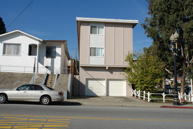 303 Armour Ave in South San Francisco, CA - Building Photo - Building Photo