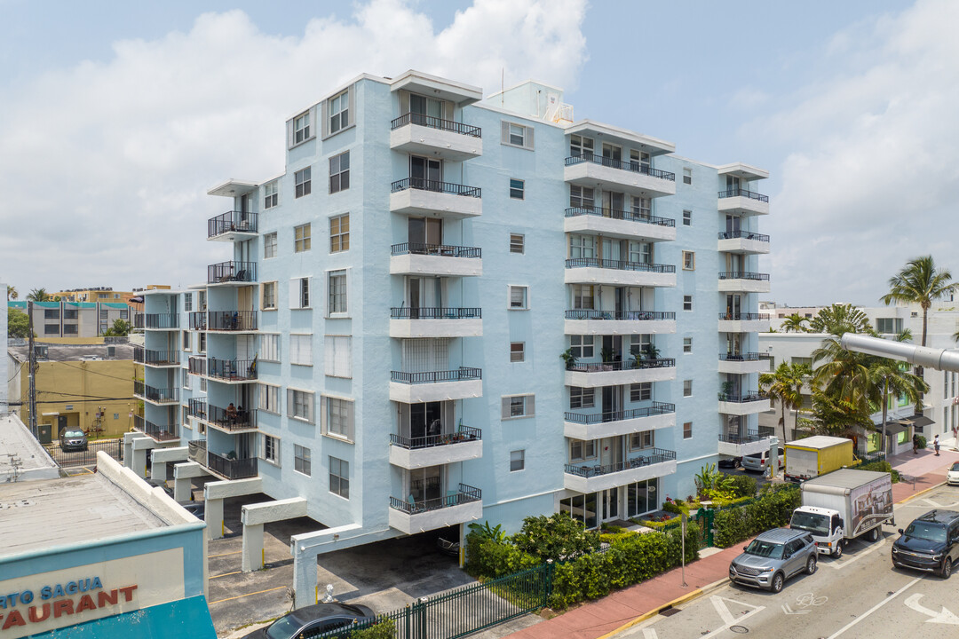 720 Collins Ave in Miami Beach, FL - Building Photo