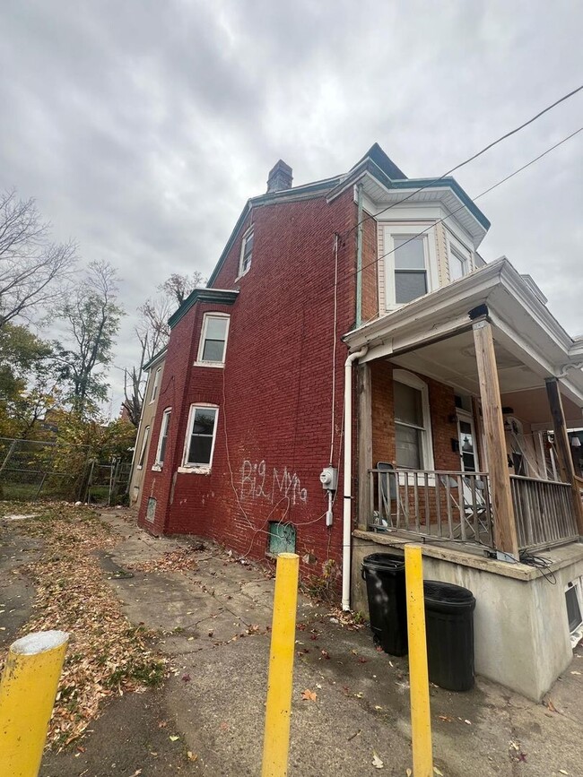 441 W Hanover St in Trenton, NJ - Building Photo - Building Photo