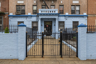 1076 Eastern Pky in Brooklyn, NY - Foto de edificio - Building Photo