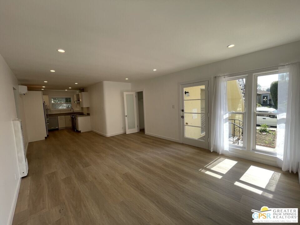 869 Alandele Ave in Los Angeles, CA - Building Photo