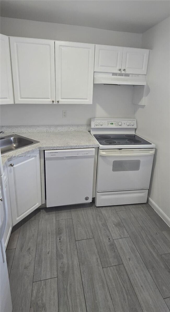 10820 SW 200th Dr in Cutler Bay, FL - Building Photo - Building Photo