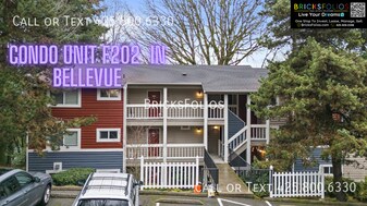 15242 SE 43rd Ct in Bellevue, WA - Building Photo