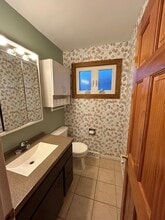 1150 Higgins Rd in Park Ridge, IL - Building Photo - Building Photo