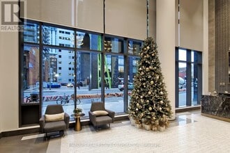 330 Richmond St W in Toronto, ON - Building Photo - Building Photo