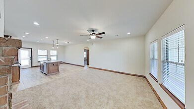 404 Charles Ct in Yukon, OK - Building Photo - Building Photo