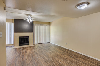 Acoma Thunderbird Townhomes in Glendale, AZ - Foto de edificio - Interior Photo