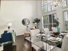 4949 Genesta Ave in Encino, CA - Building Photo