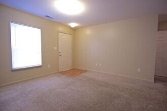 Village at Kearney Apartments in Kearney, NE - Foto de edificio - Building Photo