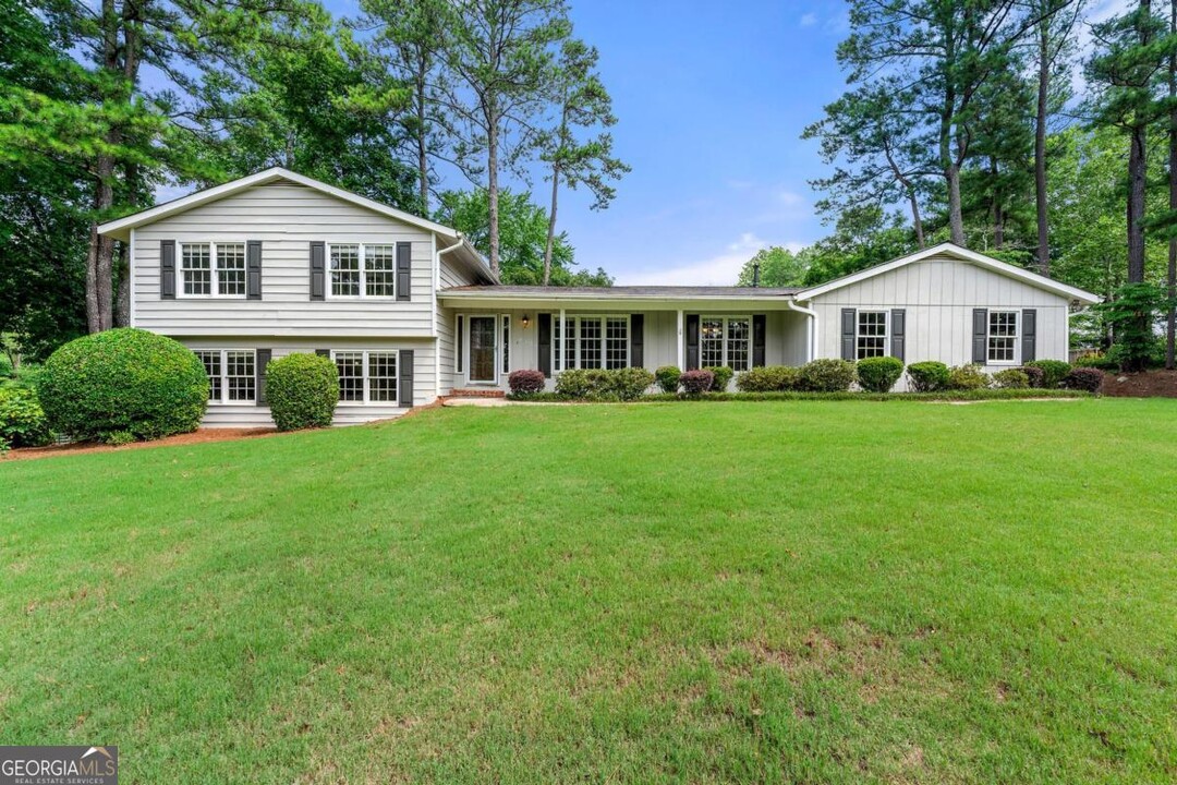 4131 Summit Dr in Marietta, GA - Building Photo