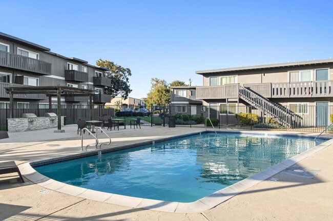 Pointe at Westlake in Salinas, CA - Foto de edificio - Building Photo