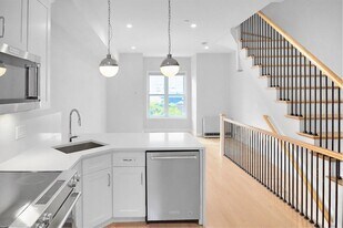 174 Fisher Ave in Boston, MA - Building Photo