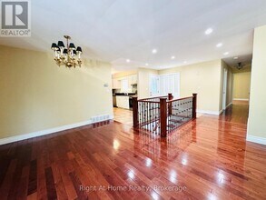 4054 Apple Valley Ln in Burlington, ON - Building Photo - Building Photo