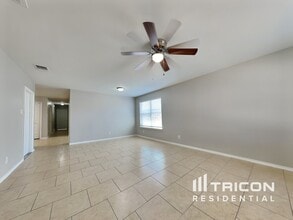 8147 Steep Valley in Converse, TX - Foto de edificio - Building Photo