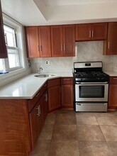 10140 104th St, Unit 3rd Floor in Ozone Park, NY - Building Photo - Building Photo