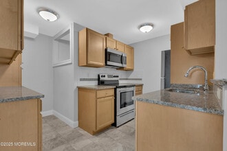 223 Maple Ave in Red Bank, NJ - Building Photo - Building Photo