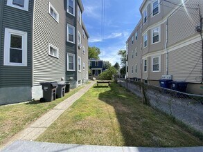 22 Rice St, Unit 2 in Cambridge, MA - Foto de edificio - Building Photo