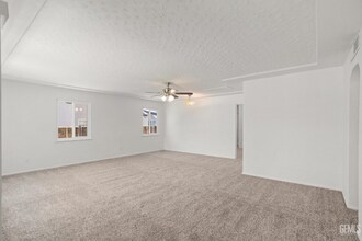 1018 Chester Pl in Bakersfield, CA - Building Photo - Building Photo