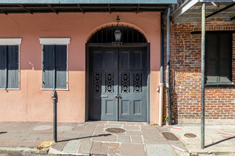 1231 Chartres St in New Orleans, LA - Foto de edificio - Building Photo