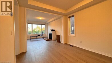 99 Crossmore Cres in Cambridge, ON - Building Photo - Building Photo