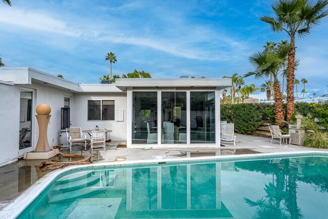 866 N Topaz Cir in Palm Springs, CA - Building Photo - Building Photo