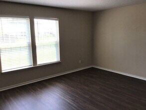 5635 Olive Branch Way in Indianapolis, IN - Foto de edificio - Building Photo