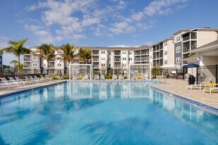 Vantage Apartments in Cape Coral, FL - Building Photo