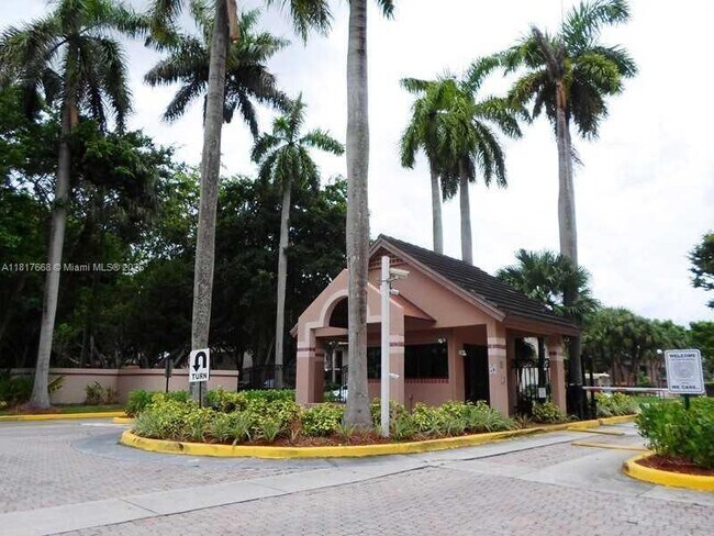 13900 SW 91st Terrace in Miami, FL - Building Photo - Building Photo