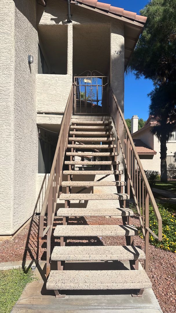 749 Rock Springs Dr in Las Vegas, NV - Building Photo - Building Photo