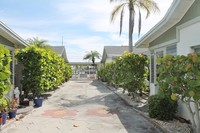 7999 Bayshore Dr in Treasure Island, FL - Building Photo - Other