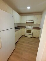 5755 W 20th Ave in Hialeah, FL - Building Photo