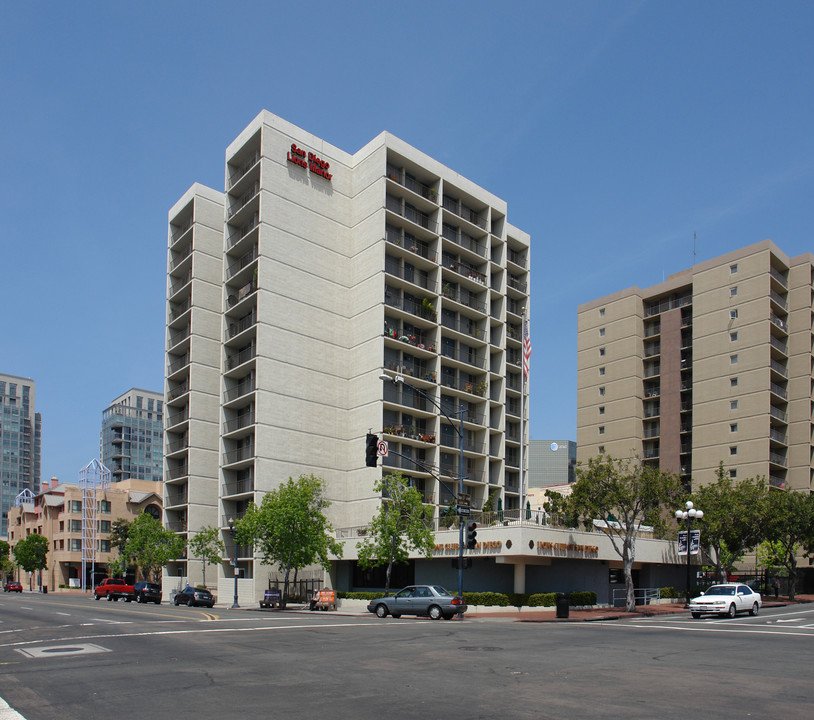 Lions Manor in San Diego, CA - Building Photo