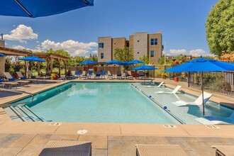 ABQ Uptown Apartments in Albuquerque, NM - Foto de edificio - Building Photo