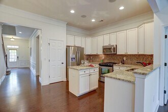 104 Wellington Trce in Sandy Springs, GA - Building Photo - Building Photo