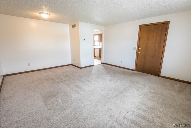 325 Kaymar Dr in Buffalo, NY - Building Photo - Building Photo