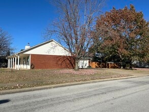 1474 N Caddo Ave in Fayetteville, AR - Foto de edificio - Building Photo