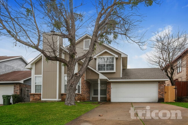 property at 822 Foxridge Dr