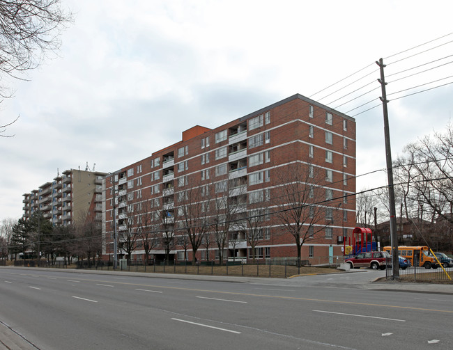 St. Clair Birchmount 2 in Toronto, ON - Building Photo - Building Photo