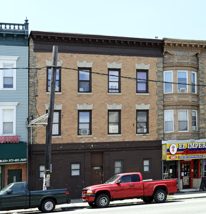 332 Bloomfield Ave in Newark, NJ - Foto de edificio