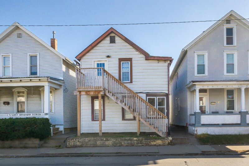 1208 Rhomberg Ave in Dubuque, IA - Foto de edificio