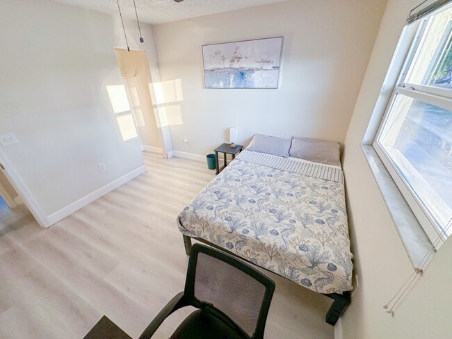 2370 Leon Ave, Unit 2370 in Sarasota, FL - Foto de edificio - Building Photo