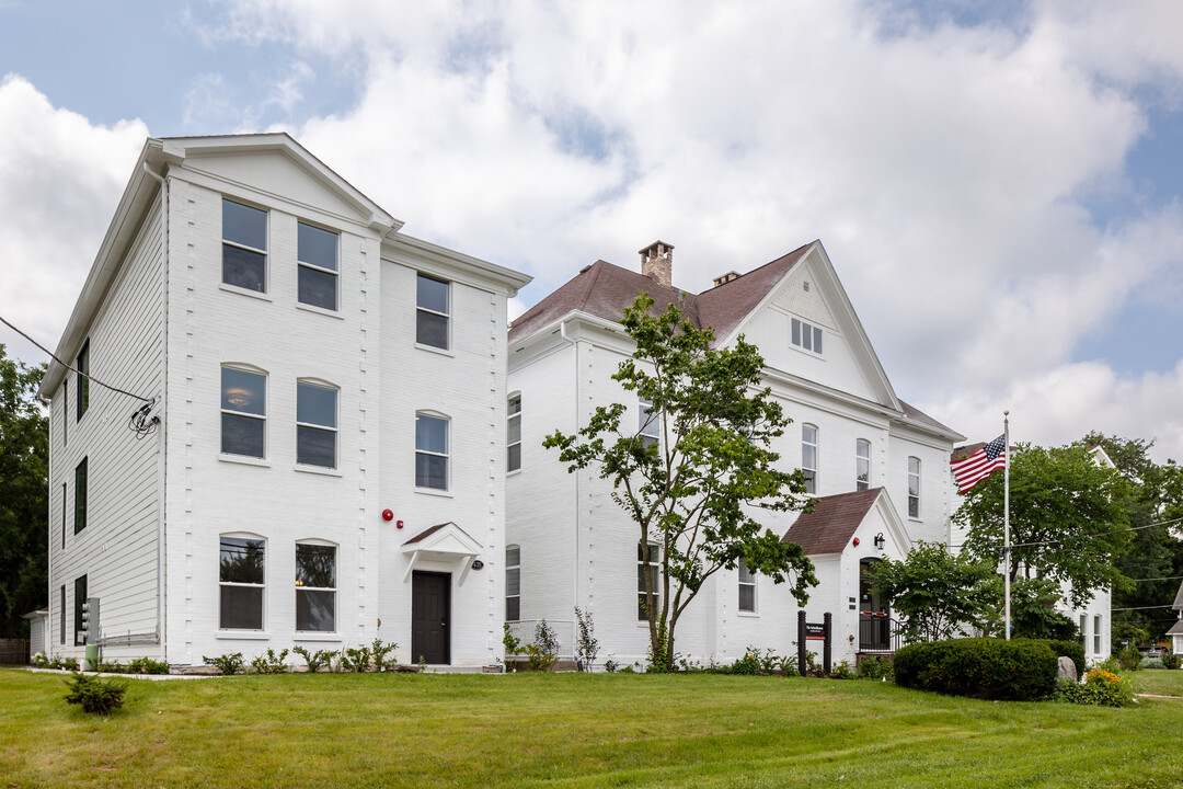 The Schoolhouse Apartments in Cary, IL - Building Photo