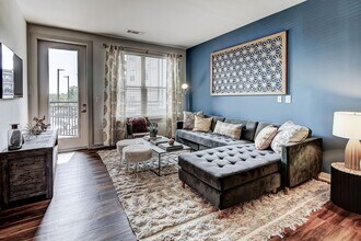 The Linden Apartments in Davidson, NC - Foto de edificio - Building Photo