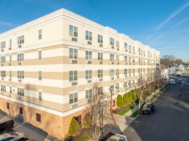 Grand Meridia in Rahway, NJ - Foto de edificio - Building Photo