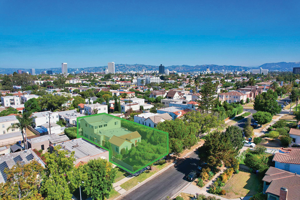 1327 S Longwood Ave in Los Angeles, CA - Building Photo